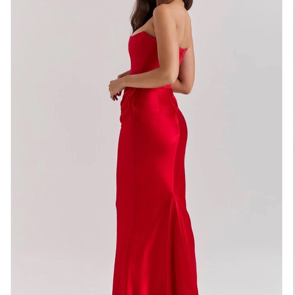 NWT ♥️ Elegant Strapless Red Evening Gown - Picture 2 of 12